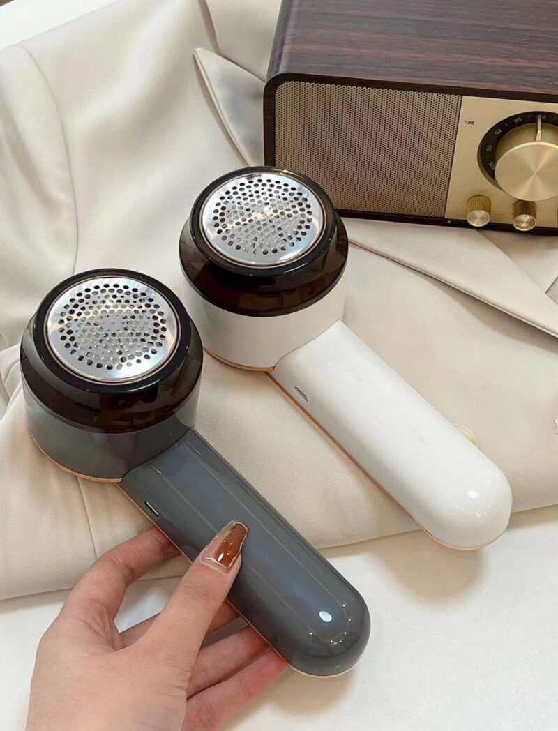 Rechargeable Lint Remover - Image 3